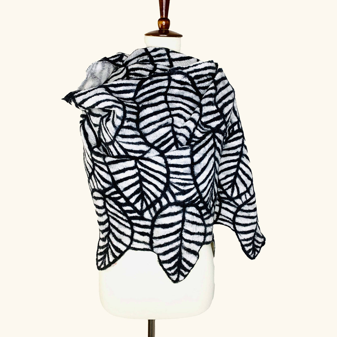 Outlined Leaf Wrap