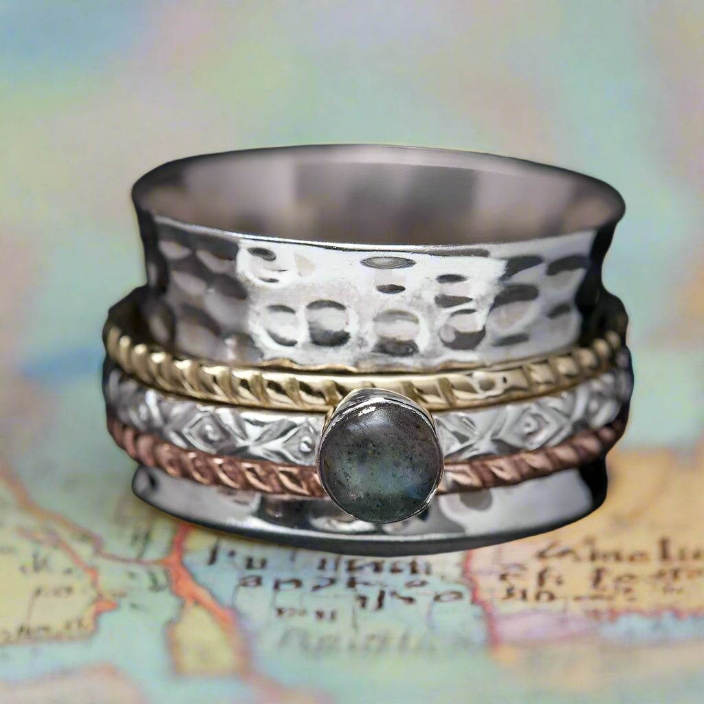 Hammered Spinner Ring with Labradorite Stone