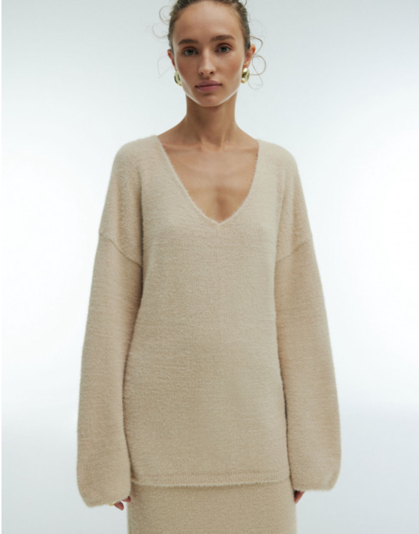 V-Necked Fluffy Yarn Jumper Syntia
