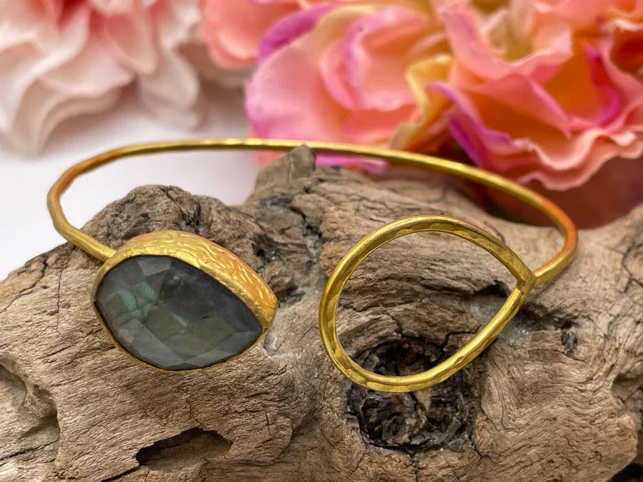 Closed Teardrop Bracelet - East Africa