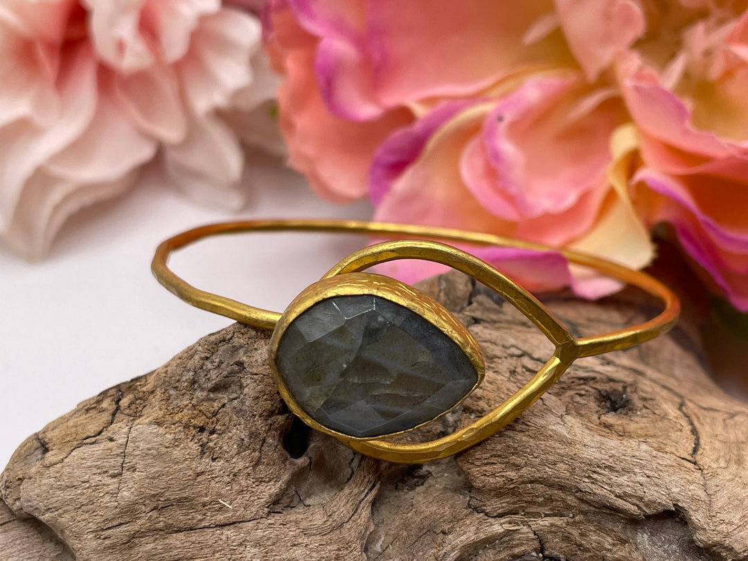 Closed Teardrop Bracelet - East Africa