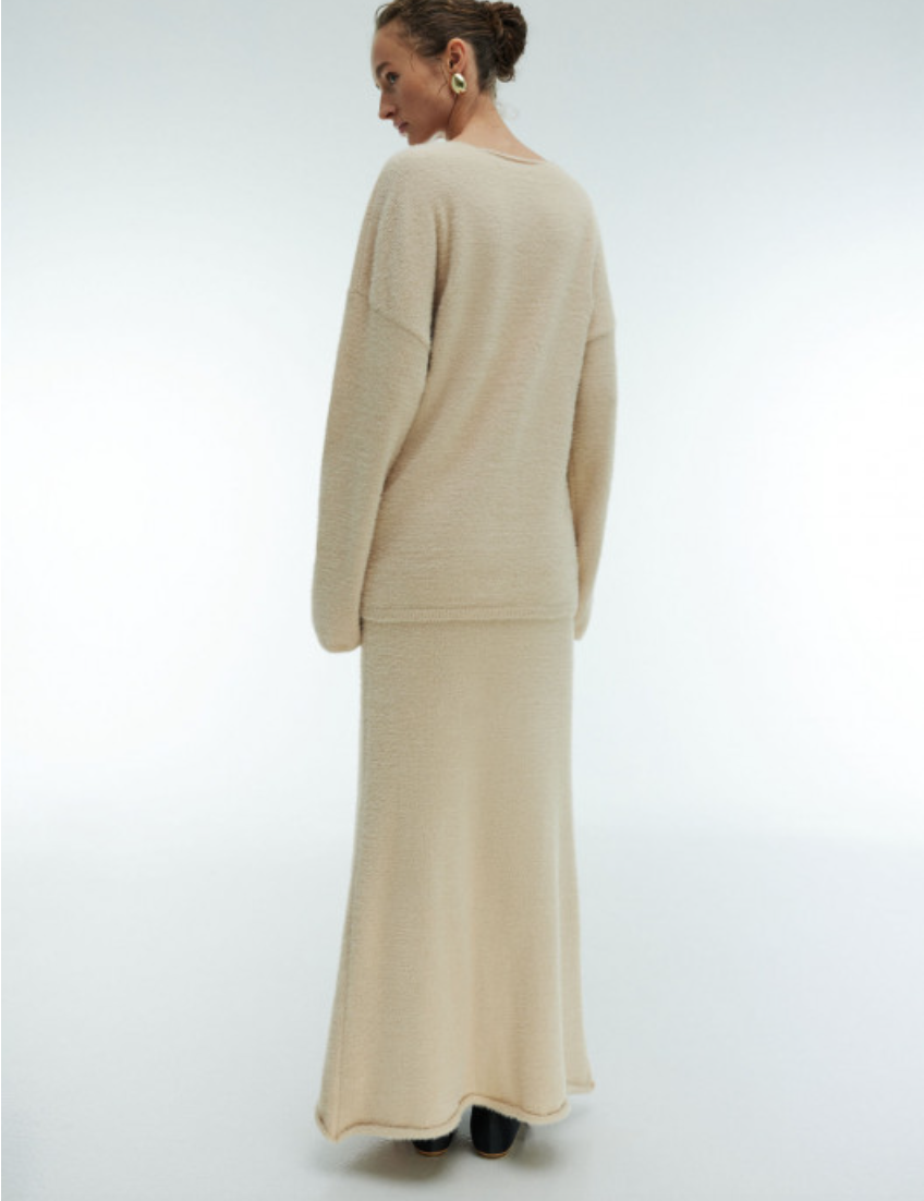 V-Necked Fluffy Yarn Jumper Syntia