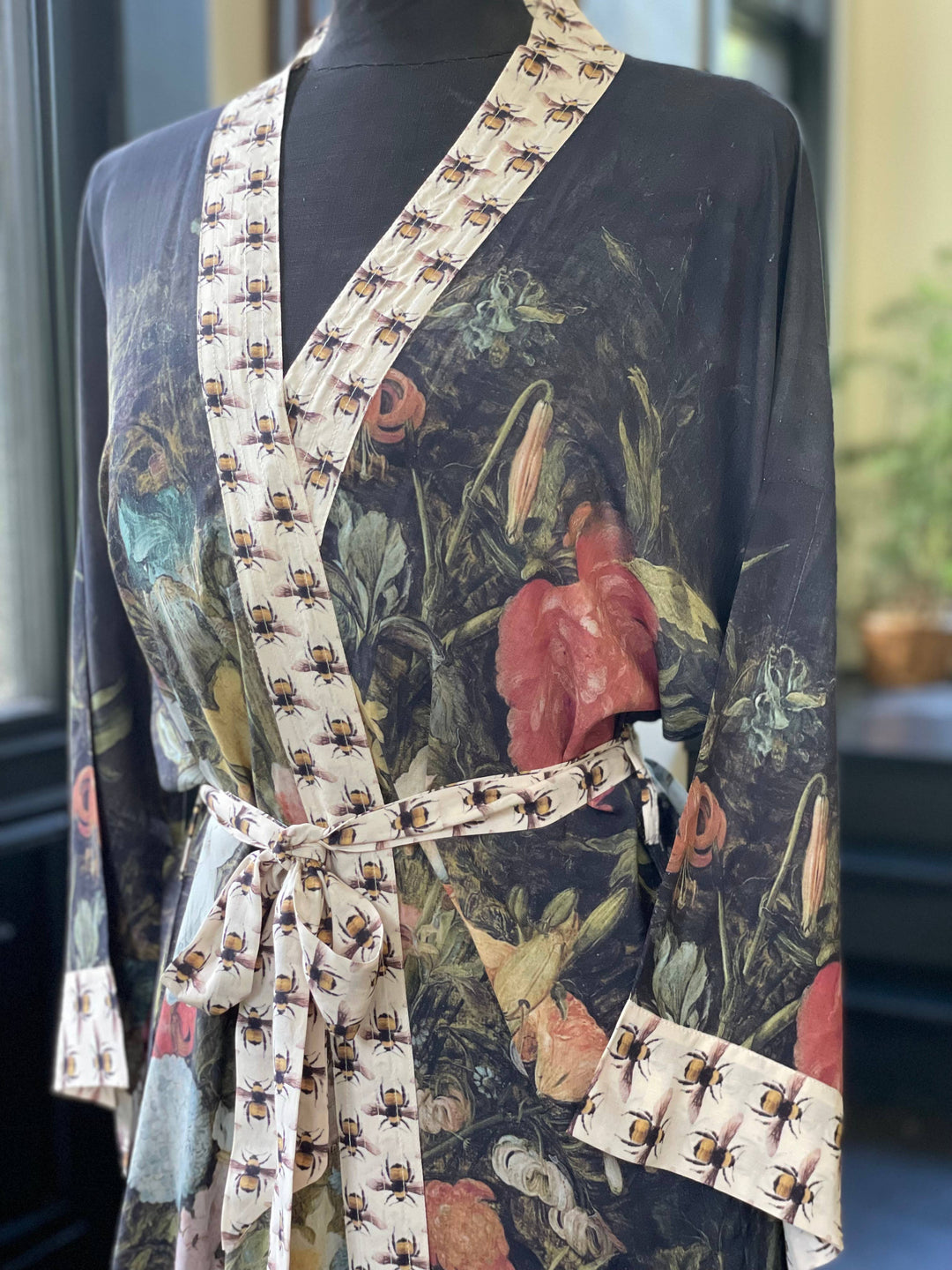 I Dream In Flowers Opera Duster Kimono Robe w/ Bees