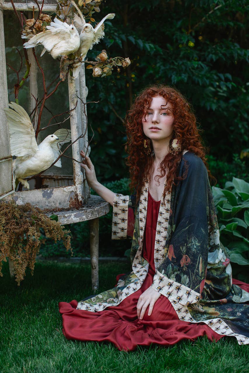 I Dream In Flowers Opera Duster Kimono Robe w/ Bees
