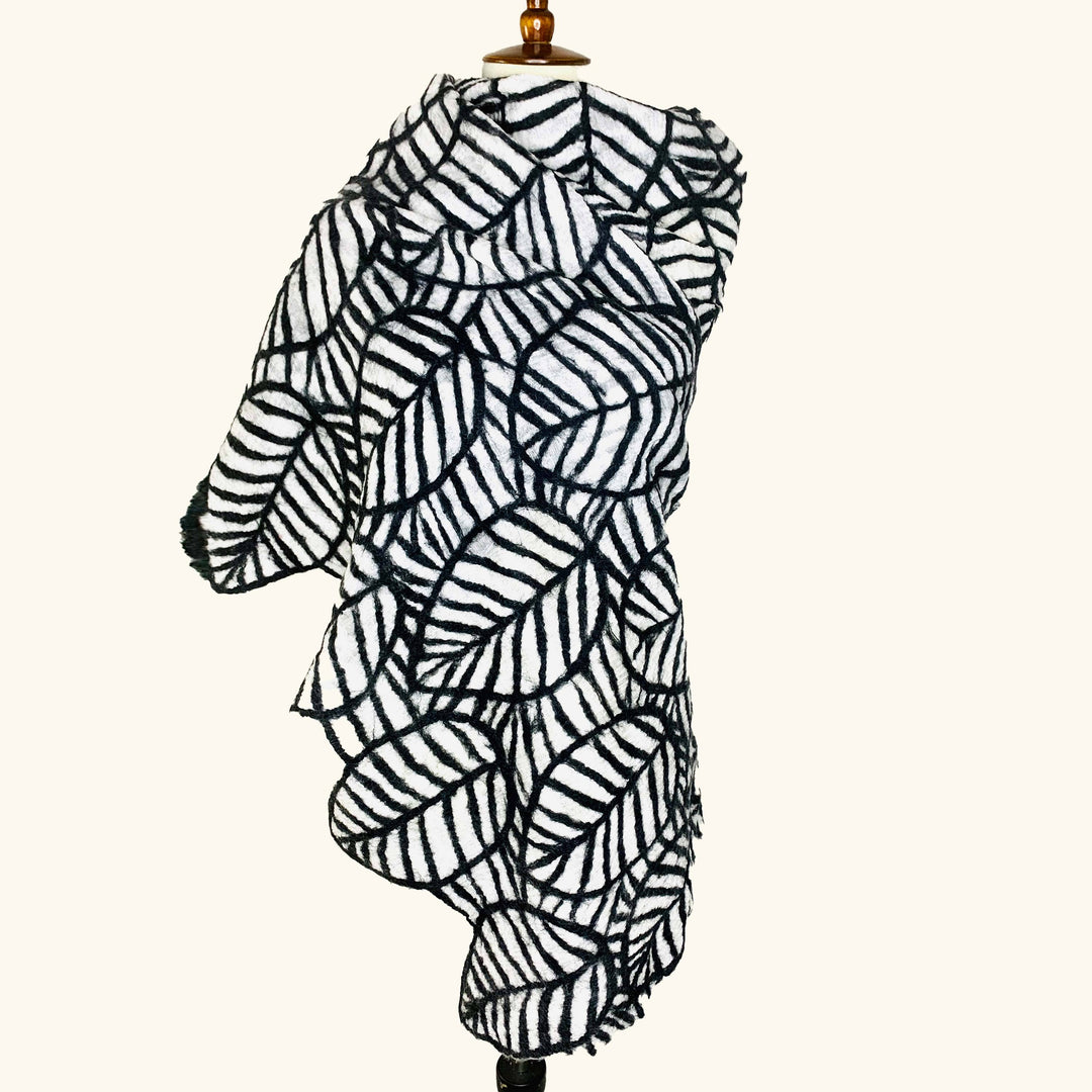 Outlined Leaf Wrap