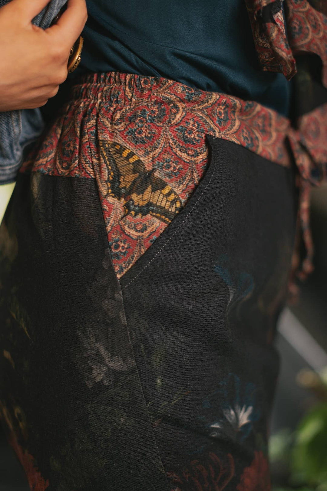 Flight of Fancy Linen Cropped Artist Pants w/ Hummingbird