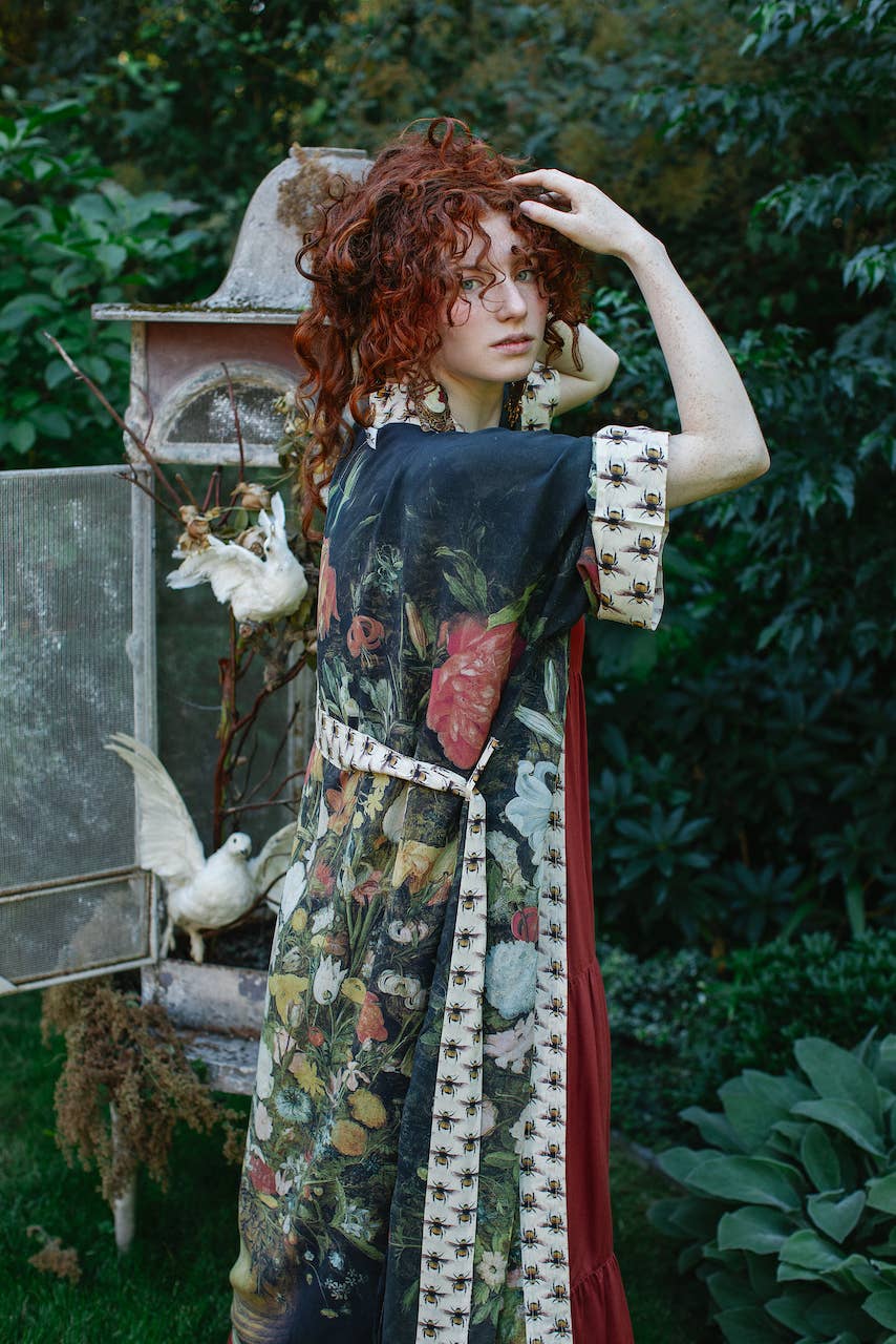 I Dream In Flowers Opera Duster Kimono Robe w/ Bees