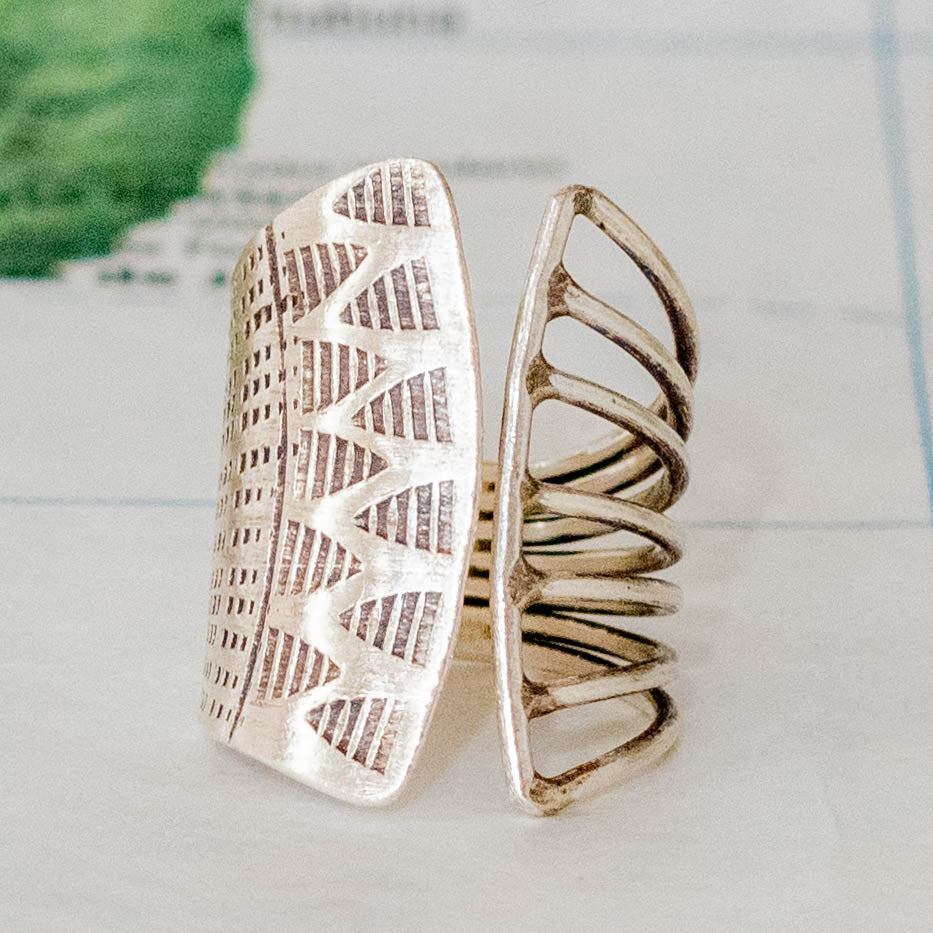 Split design curved ring - Thailand